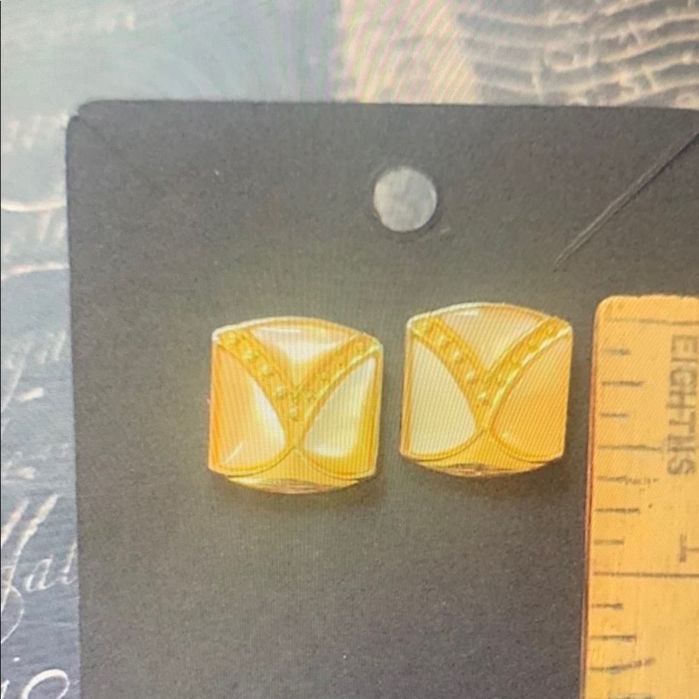 Elegant Gold and Cream Earrings